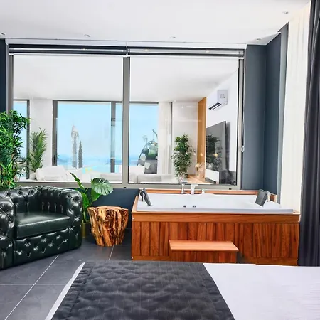 Luxury Dream 25m Large Infinity Pool